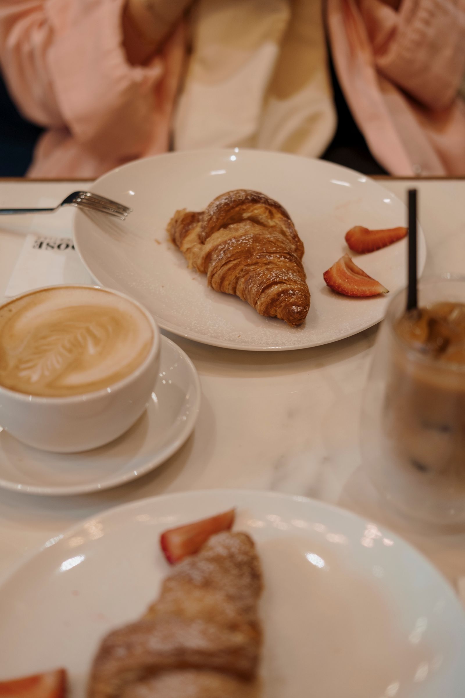 Croissant und Kaffee
