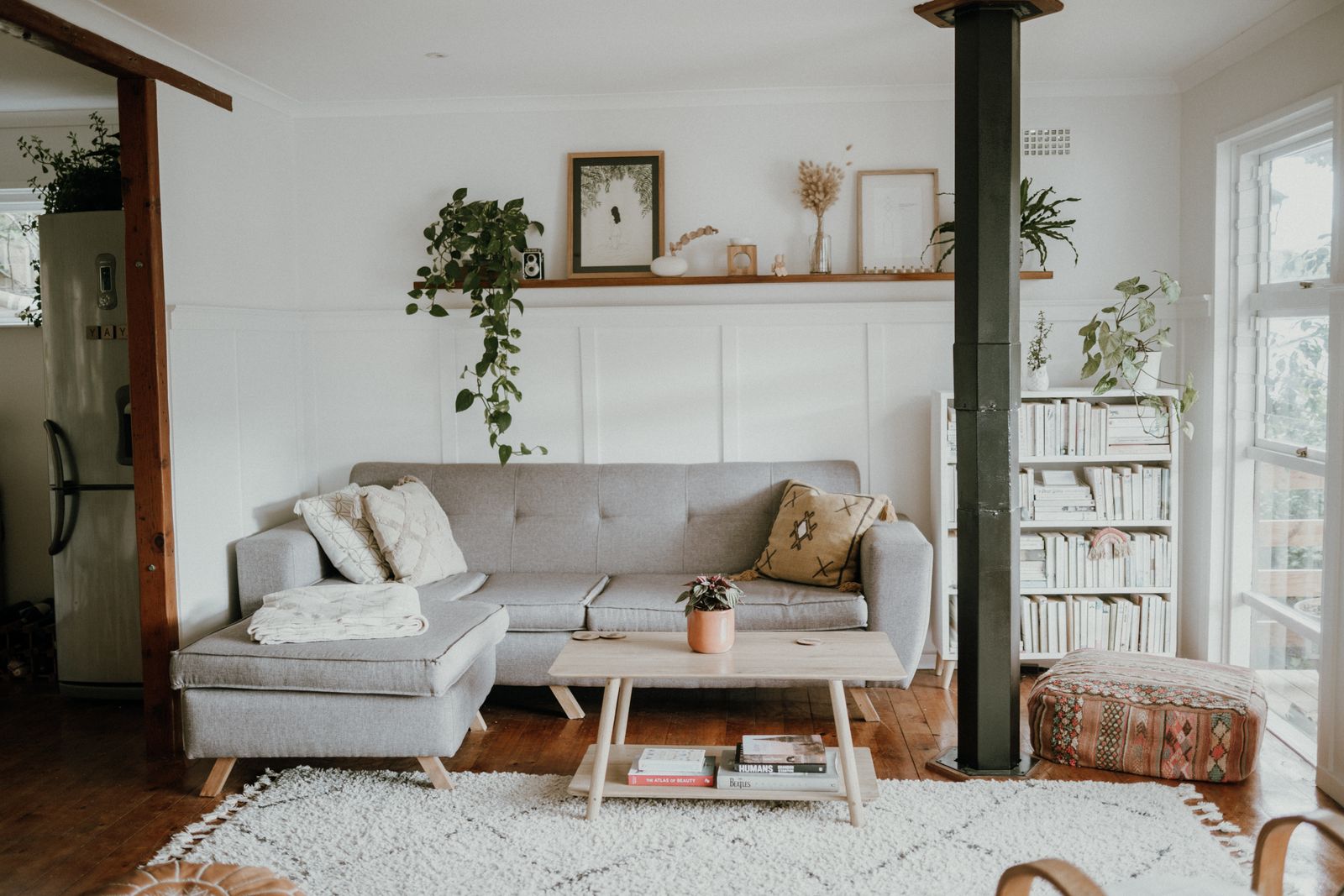 Helles skandinavisches Wohnzimmer
